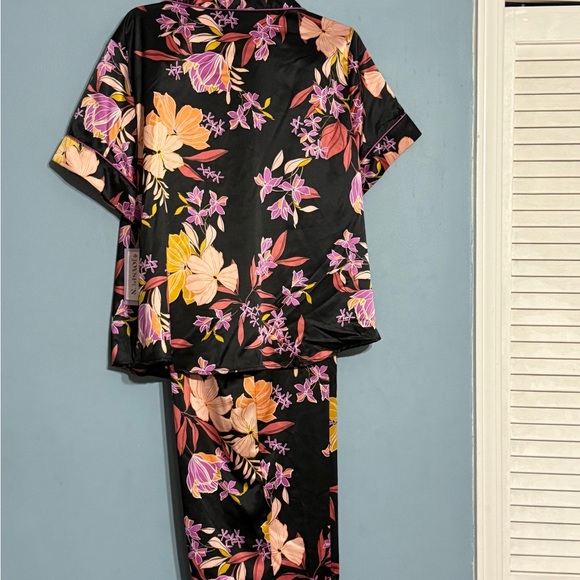 SELLING JOYSPUN PAJAMA SET FOR WOMEN SIZE XS NWT SHORT SLEEVE FLORAL COLOR. - Picture 3 of 15